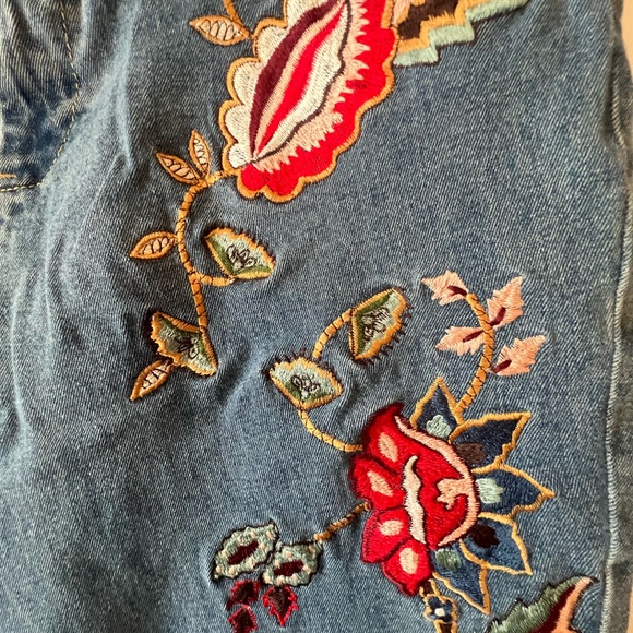 Alice + Olivia Denim with Floral Embroidered Accents Jeans - Picture 8 of 16